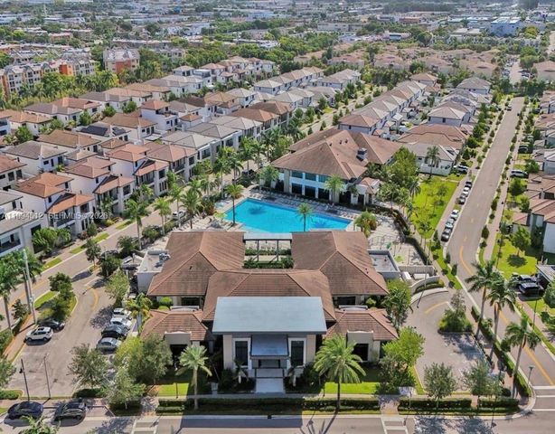 8001 NW 41st St F-113, Doral, FL 33166