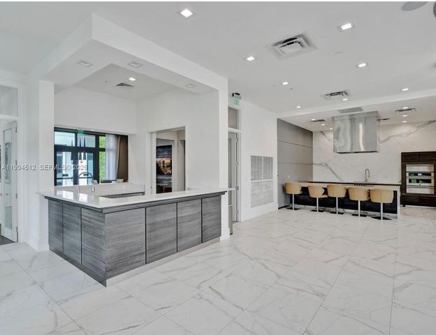8001 NW 41st St F-113, Doral, FL 33166