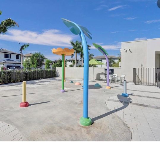 8001 NW 41st St F-113, Doral, FL 33166