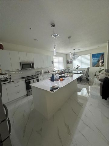 8001 NW 41st St F-113, Doral, FL 33166