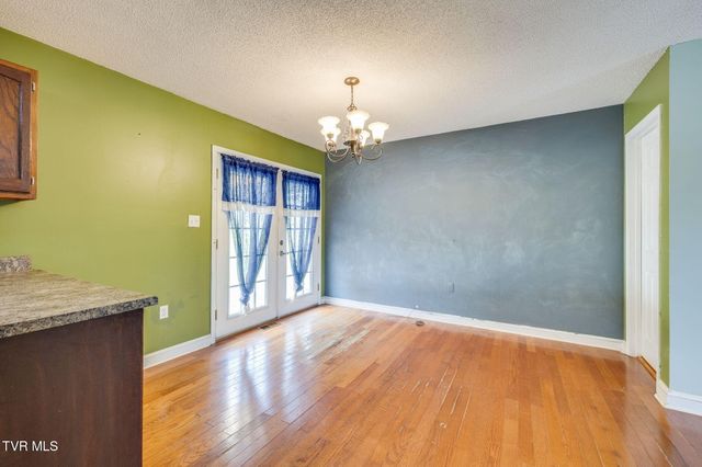 420 Poplar Street, Mount Carmel, TN 37645
