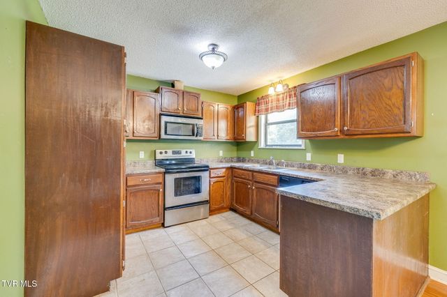 420 Poplar Street, Mount Carmel, TN 37645