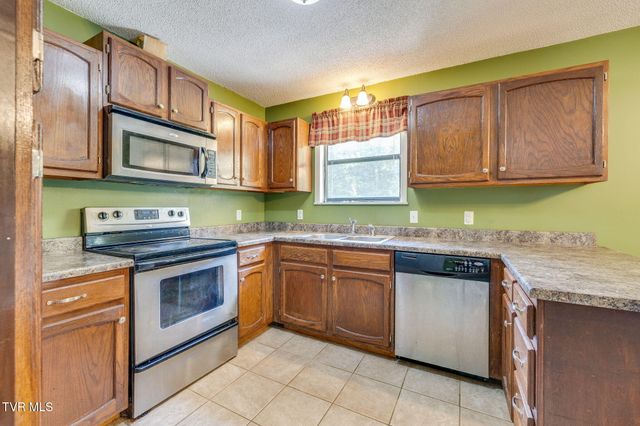 420 Poplar Street, Mount Carmel, TN 37645