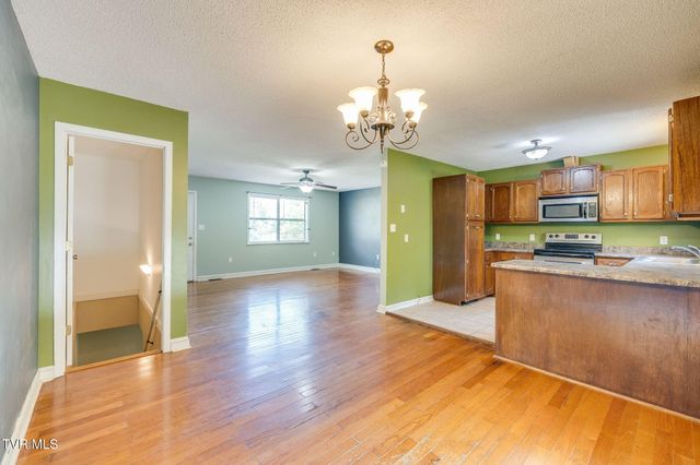 420 Poplar Street, Mount Carmel, TN 37645