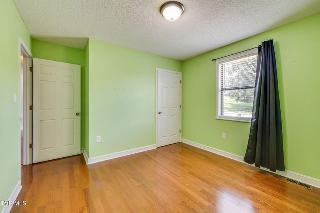 420 Poplar Street, Mount Carmel, TN 37645