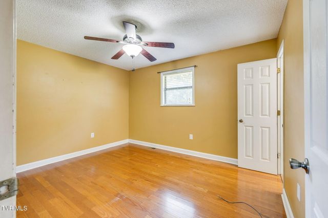 420 Poplar Street, Mount Carmel, TN 37645