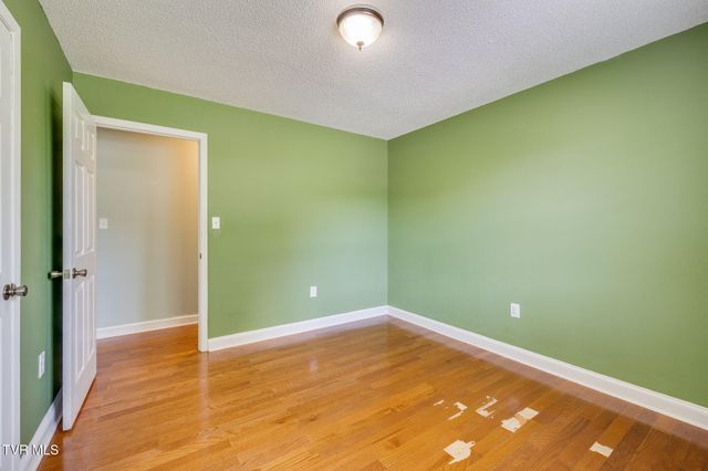 420 Poplar Street, Mount Carmel, TN 37645