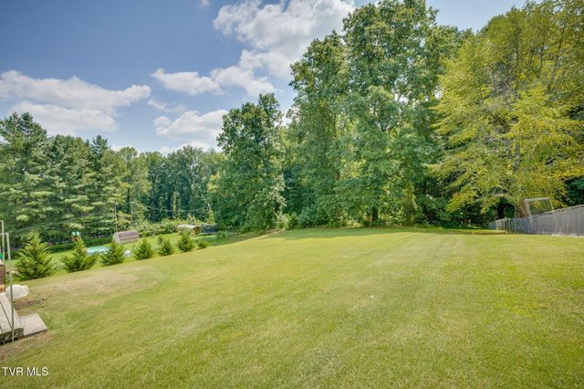 420 Poplar Street, Mount Carmel, TN 37645