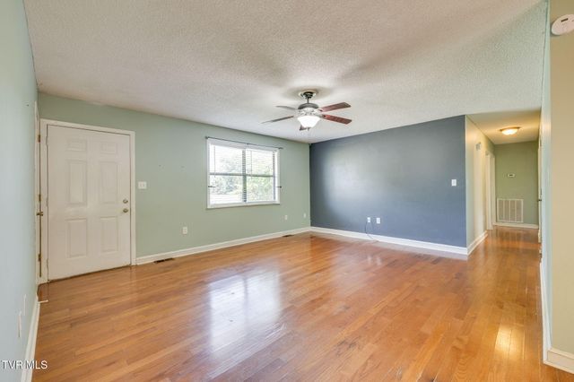 420 Poplar Street, Mount Carmel, TN 37645