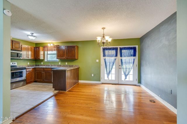 420 Poplar Street, Mount Carmel, TN 37645