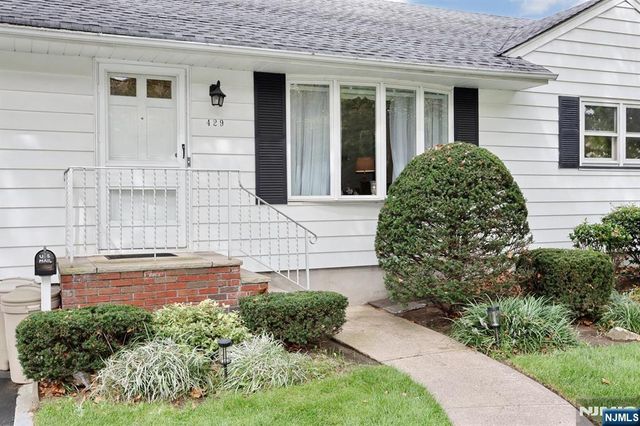 429 Polly Ann Terrace, Paramus, NJ 07652