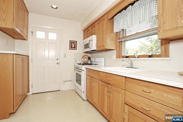 429 Polly Ann Terrace, Paramus, NJ 07652