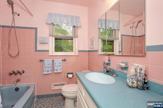 429 Polly Ann Terrace, Paramus, NJ 07652