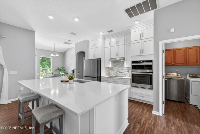 885 CORSICA Lane, Jacksonville, FL 32218