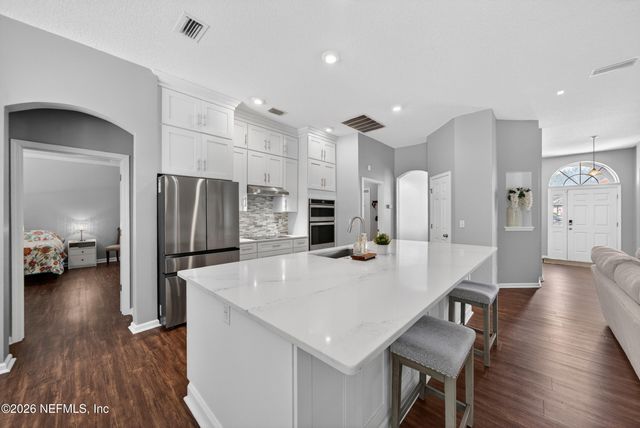 885 CORSICA Lane, Jacksonville, FL 32218