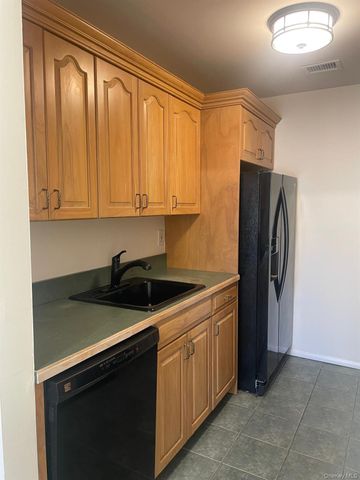 79 Birchwood Rd, Coram, NY 11727