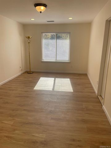79 Birchwood Rd, Coram, NY 11727