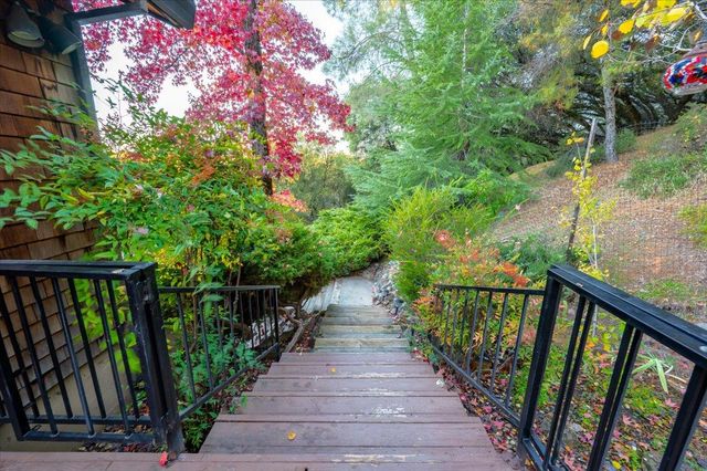 11817 Warbler Way, Penn Valley, CA 95946