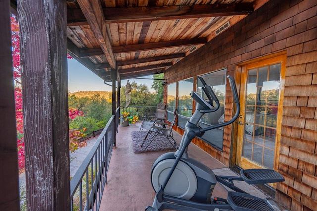 11817 Warbler Way, Penn Valley, CA 95946