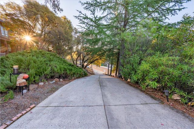 11817 Warbler Way, Penn Valley, CA 95946