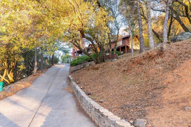 11817 Warbler Way, Penn Valley, CA 95946