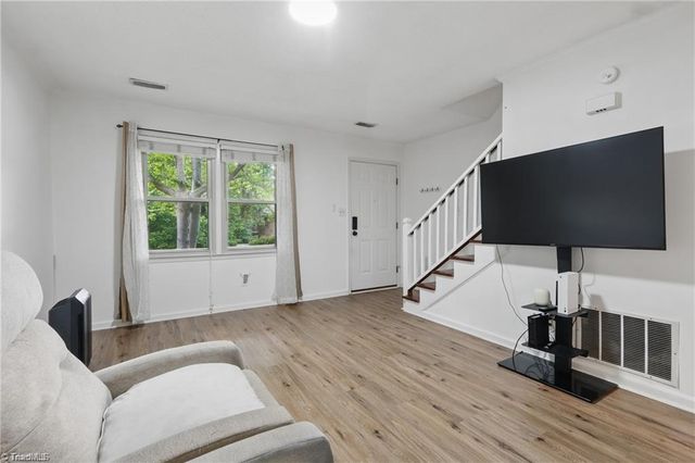 656 Rock Garden Circle, Winston-salem, NC 27104