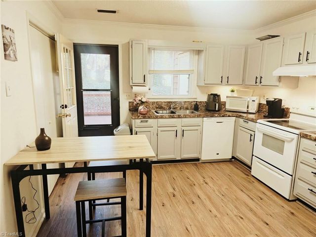 656 Rock Garden Circle, Winston-salem, NC 27104