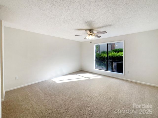 7116 Winery Lane, Charlotte, NC 28227