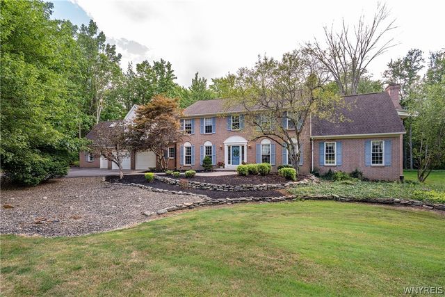 76 Tanglewood Drive West, Orchard Park, NY 14127