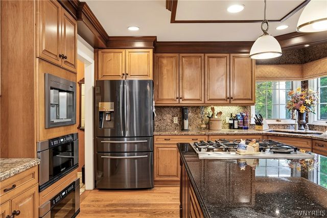 76 Tanglewood Drive West, Orchard Park, NY 14127