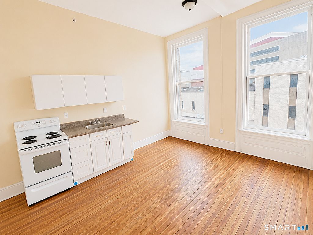 105 Bank Street 2G, Waterbury, CT 06702