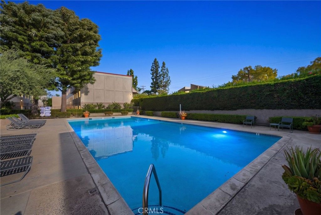 18333 Hatteras 6, Tarzana, CA 91356 — photo 5