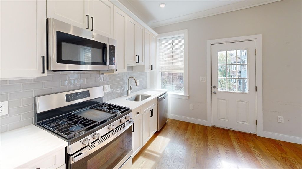 191 Porter St. 4, Boston, MA 02128