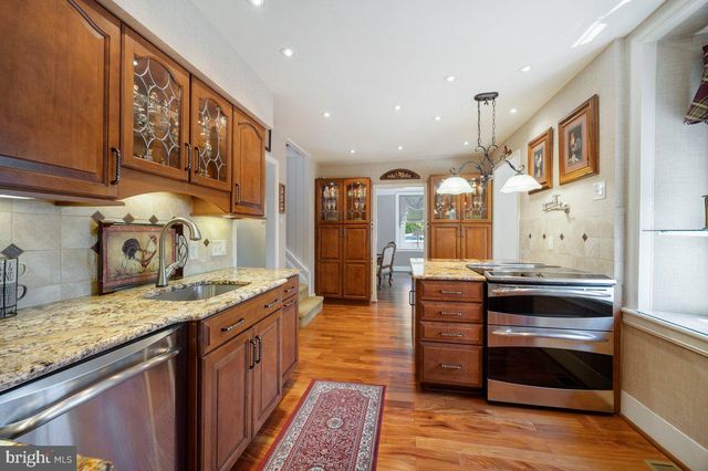 4664 BERGSTROM RD, Doylestown, PA 18902