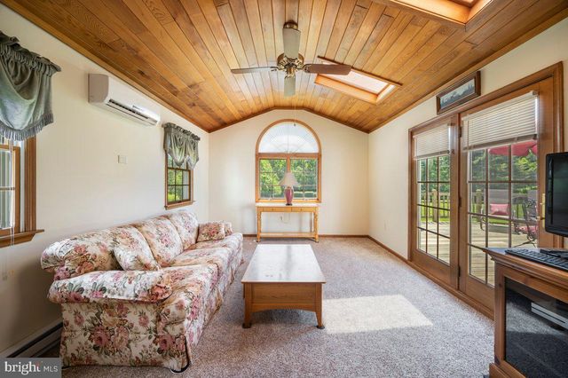 4664 BERGSTROM RD, Doylestown, PA 18902
