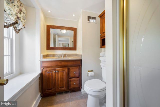 4664 BERGSTROM RD, Doylestown, PA 18902