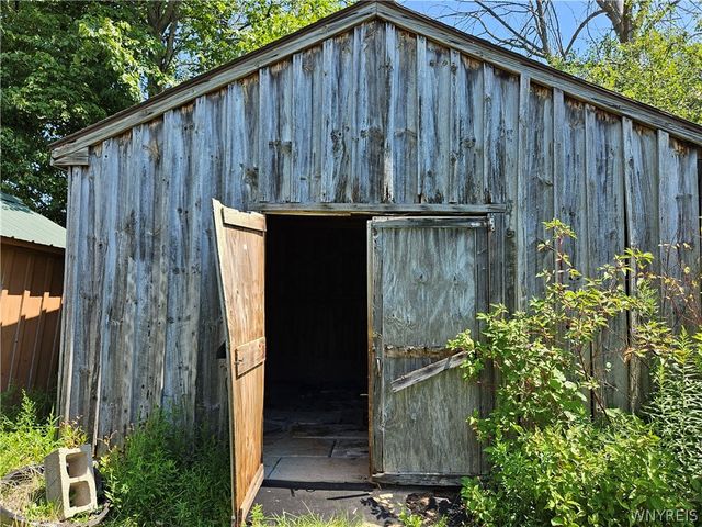 6031 Smith Road, Hamburg, NY 14075