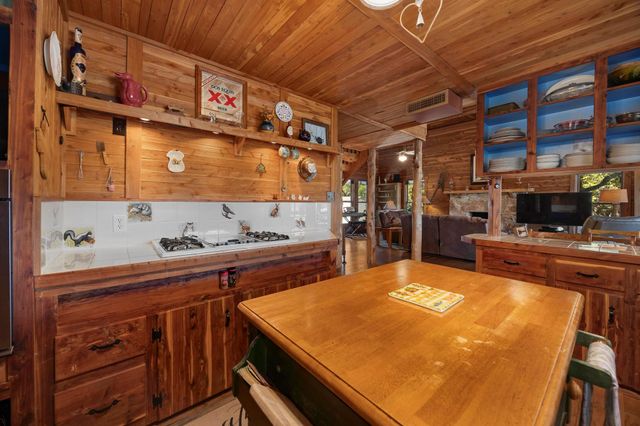 707 Cat Hollow Club DR, Spicewood, TX 78669