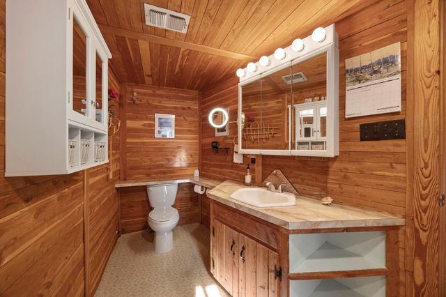 707 Cat Hollow Club DR, Spicewood, TX 78669