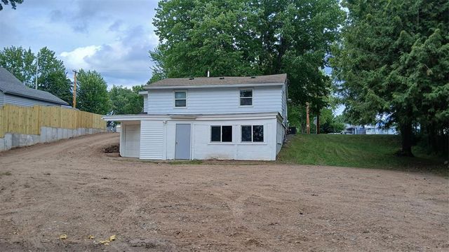 1004 Jefferson Avenue, Chippewa Falls, WI 54729