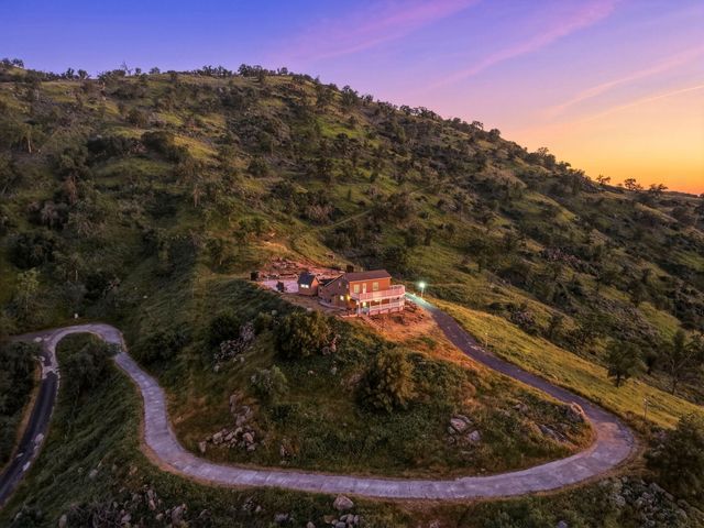 34453 Sierra Drive, Lemon Cove, CA 93244