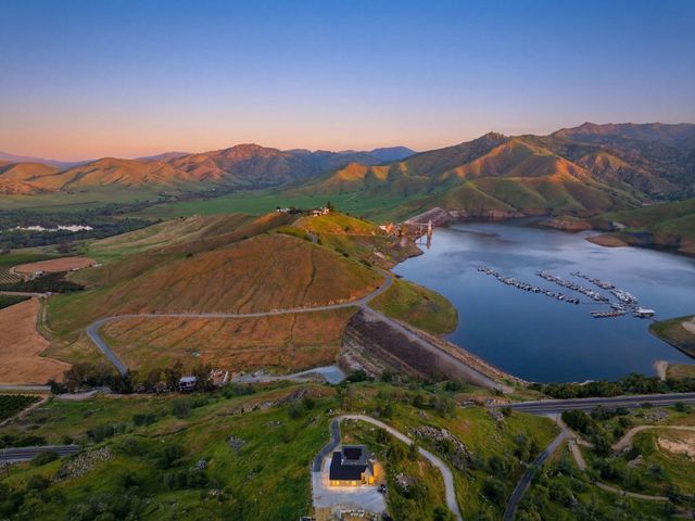 34453 Sierra Drive, Lemon Cove, CA 93244