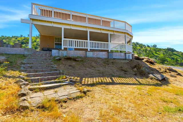 34453 Sierra Drive, Lemon Cove, CA 93244