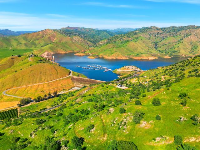 34453 Sierra Drive, Lemon Cove, CA 93244