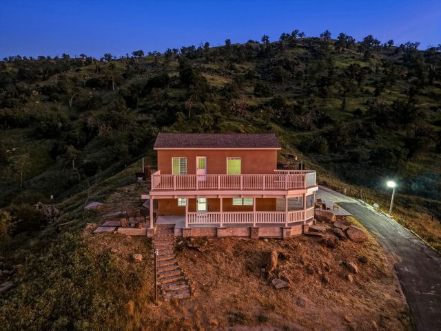 34453 Sierra Drive, Lemon Cove, CA 93244