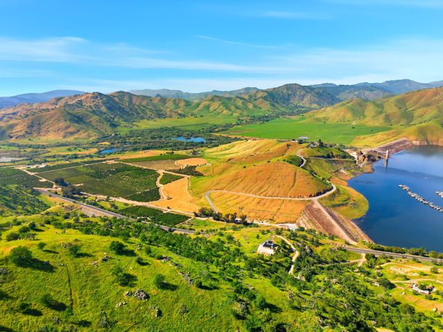 34453 Sierra Drive, Lemon Cove, CA 93244