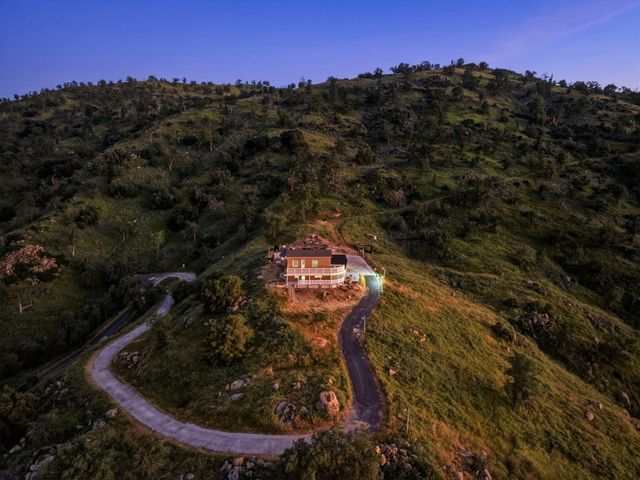 34453 Sierra Drive, Lemon Cove, CA 93244