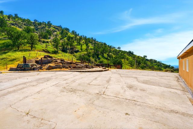 34453 Sierra Drive, Lemon Cove, CA 93244