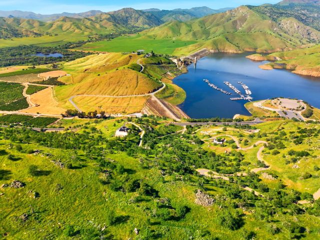 34453 Sierra Drive, Lemon Cove, CA 93244