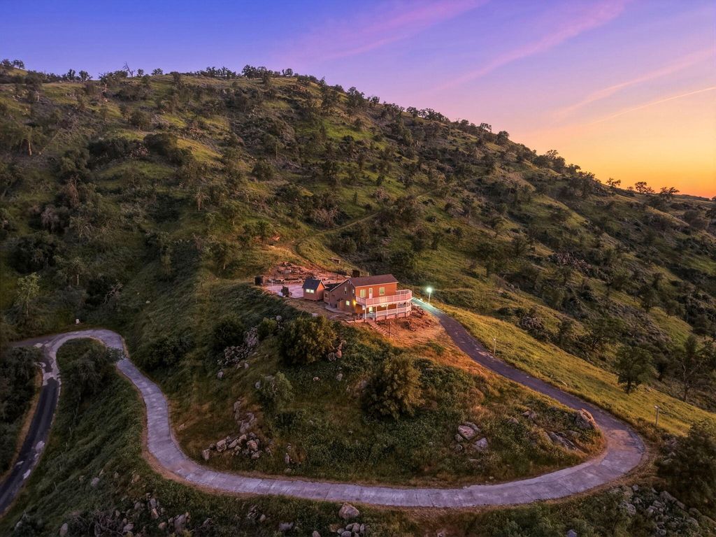 Image 100 of property listing at 34453 Sierra Drive, Lemon Cove, CA 93244